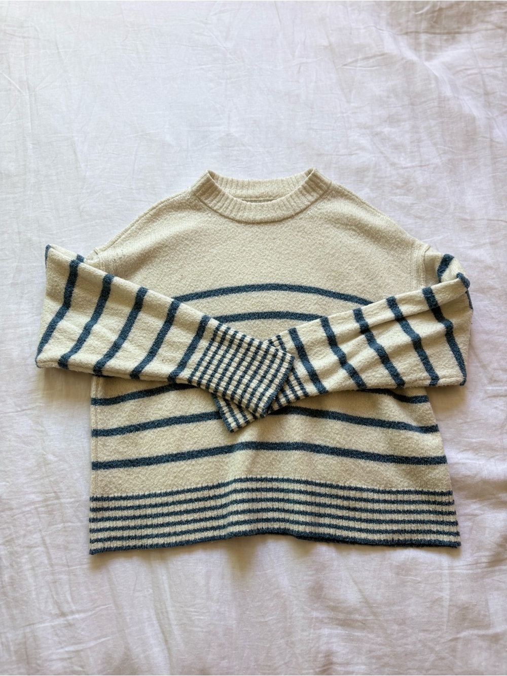 American Eagle Outfitters Cream and Blue Striped Crewneck Sweater